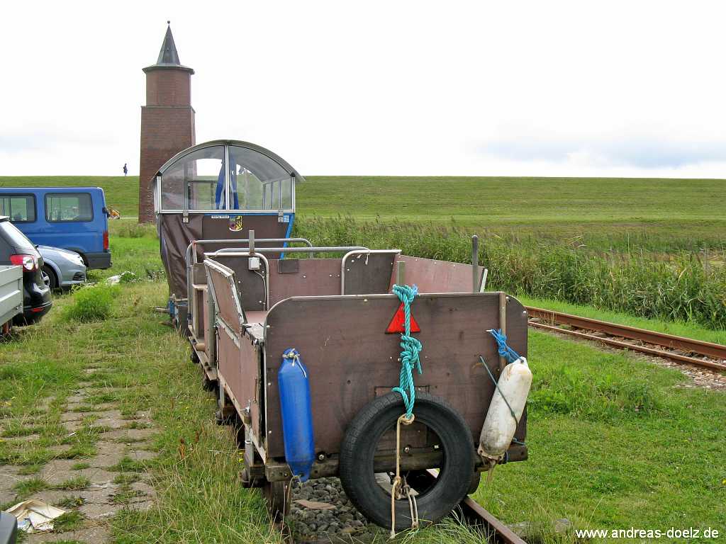 Der Lorenbahnhof beim alten Leuchtturm von Dageb&uuml;ll