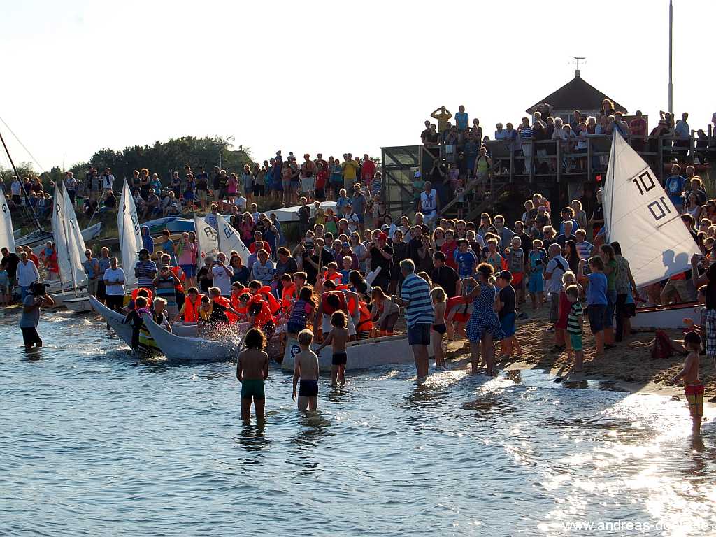 Papierboot Regatta Molenfest Steenodde Amrum Bild11