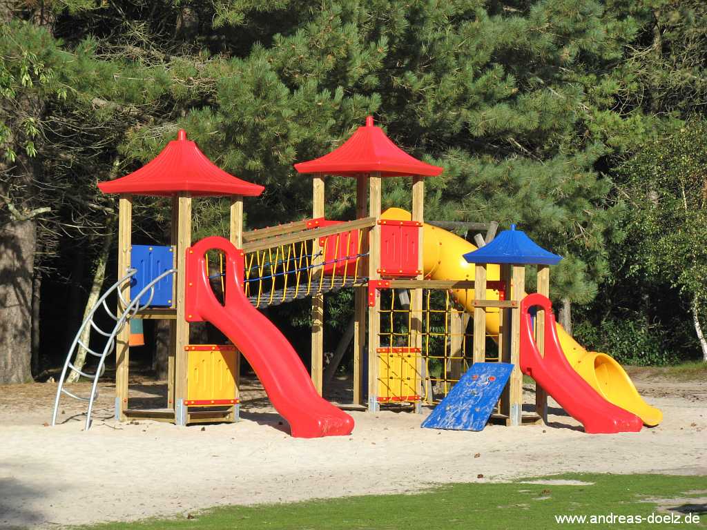 Spielburg am Waldspielplatz bei Süddorf Bild08 Spielburg am Waldspielplatz bei Süddorf Bild08
