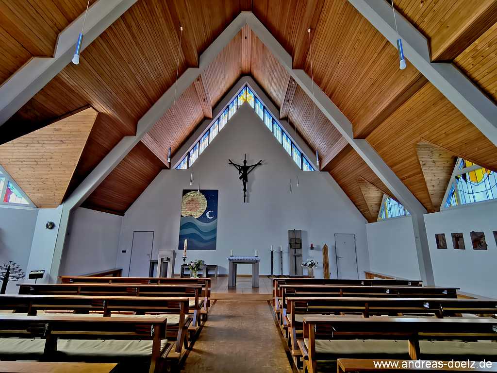 Der Altar der katholischen Kirche St.Elisabeth in Norddorf