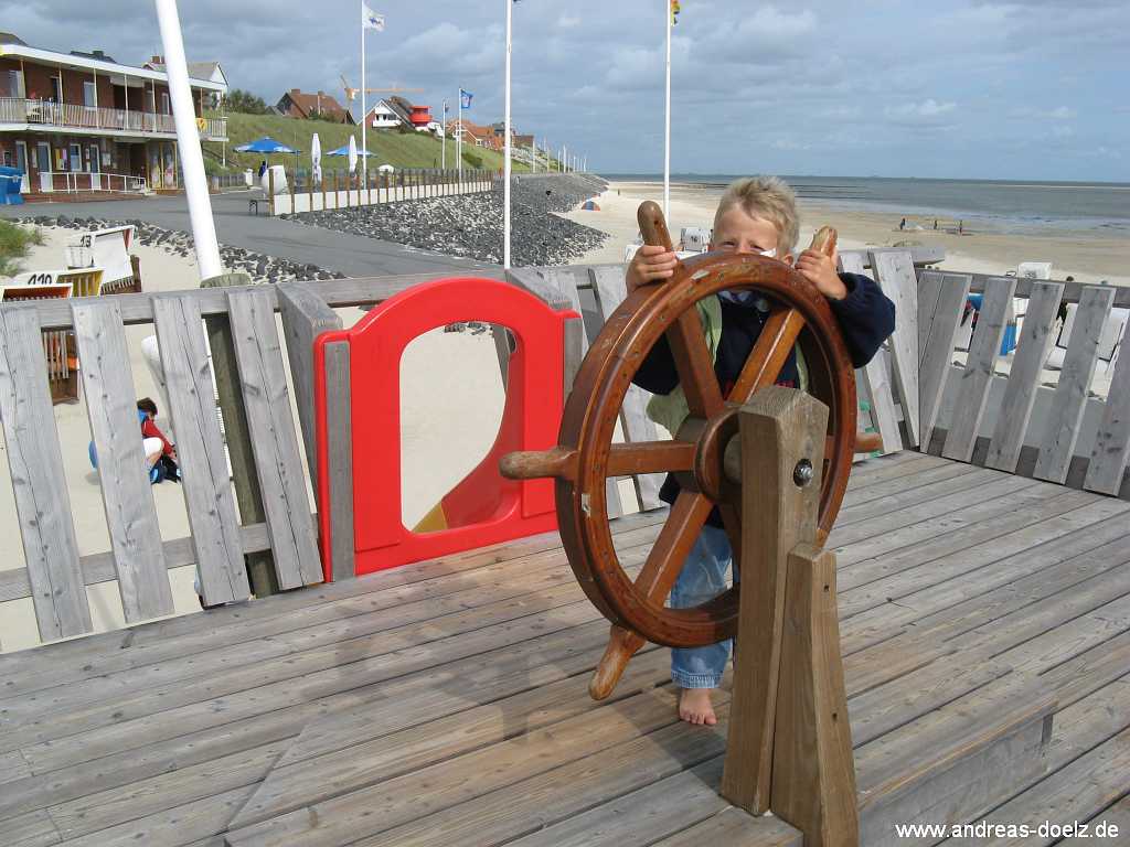 Blick im Jahr 2007 vom Spielschiff am Spielplatz vor der Strandbar Seehund auf den S&uuml;dstrand.