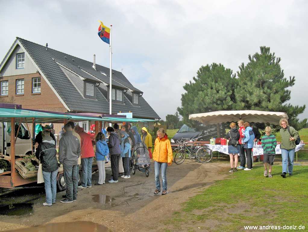 Die Anf&auml;nge des F&ouml;hrer Bauernmarkts beim Fahrradverleih in S&uuml;ddorf