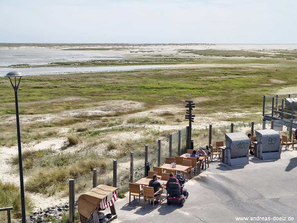 Die Strandbar Seehund in Wittd&uuml;n am Ende der unteren Wandelbahn mit tollem Blick auf die Kniepbucht und den Kniepsand