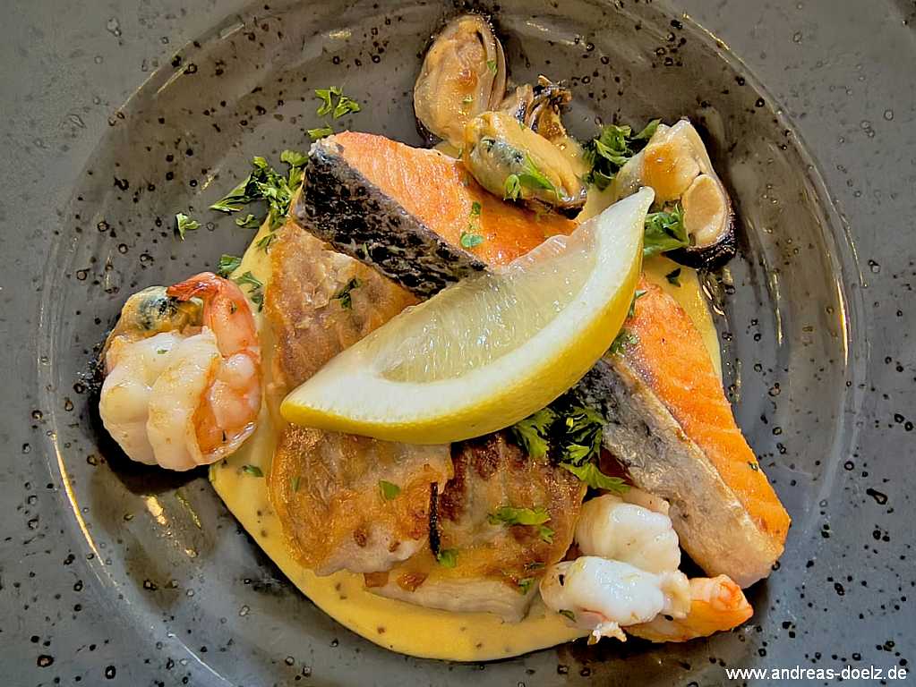 Fischvariationen im Wittd&uuml;ner Seefohrerhus am YachthafenFischvariationen im Nebler Restaurant Torhaus