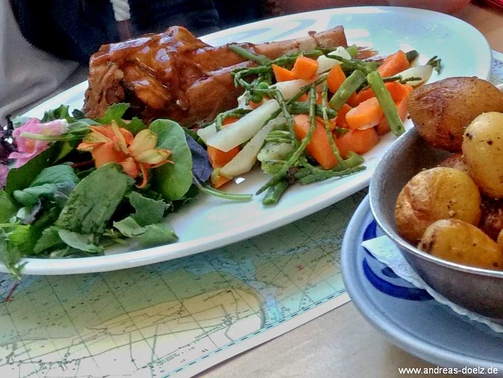 Geschmorte Lammkeule im Nebler Restaurant Seekiste