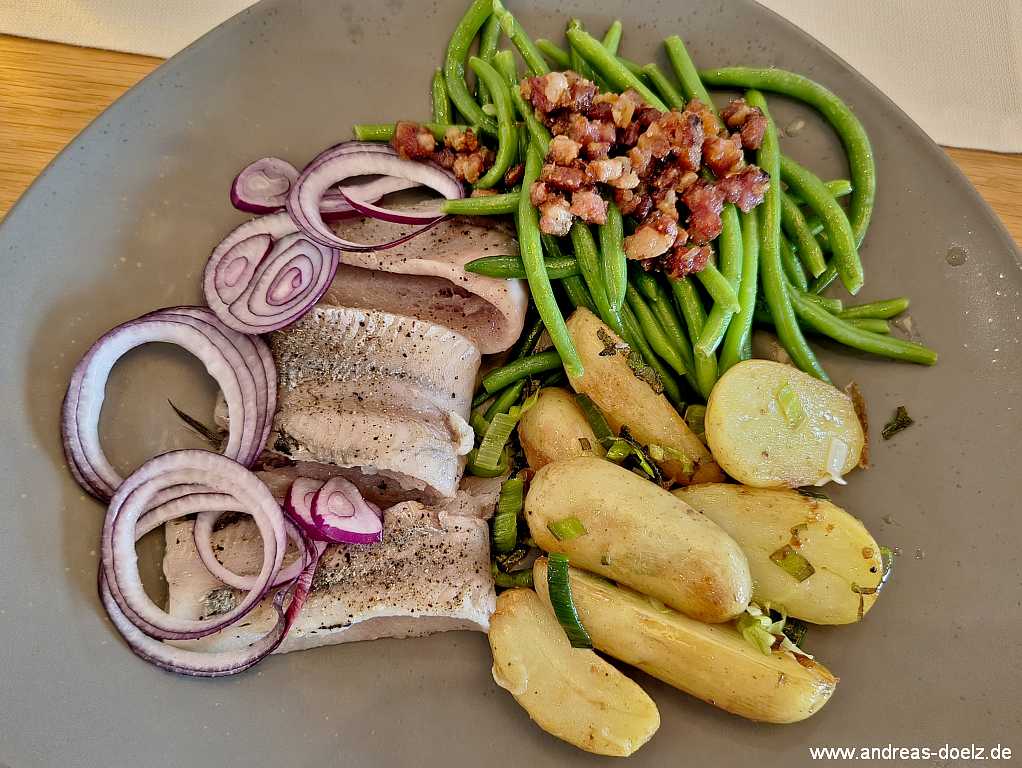 Matjes mit Kartoffel und Speckbohnen im Norddorfer Restaurant Seeblick