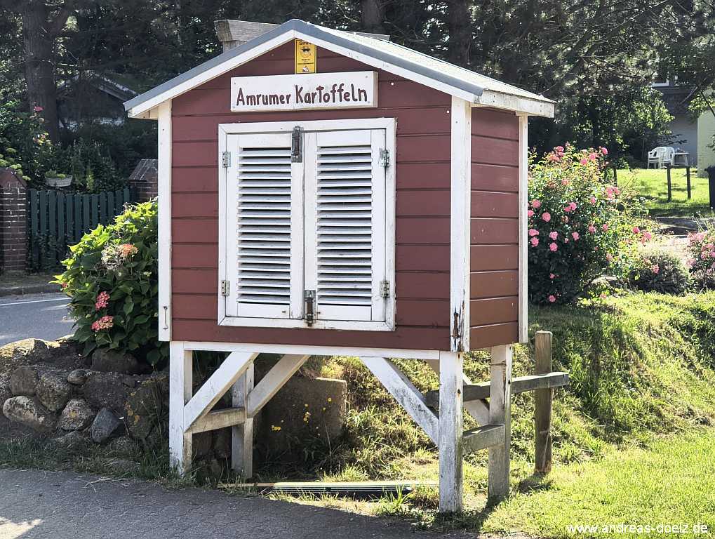 Der neue Verkaufsstand der Familie Martinen f&uuml;r die eigenen Amrumer Kartoffeln