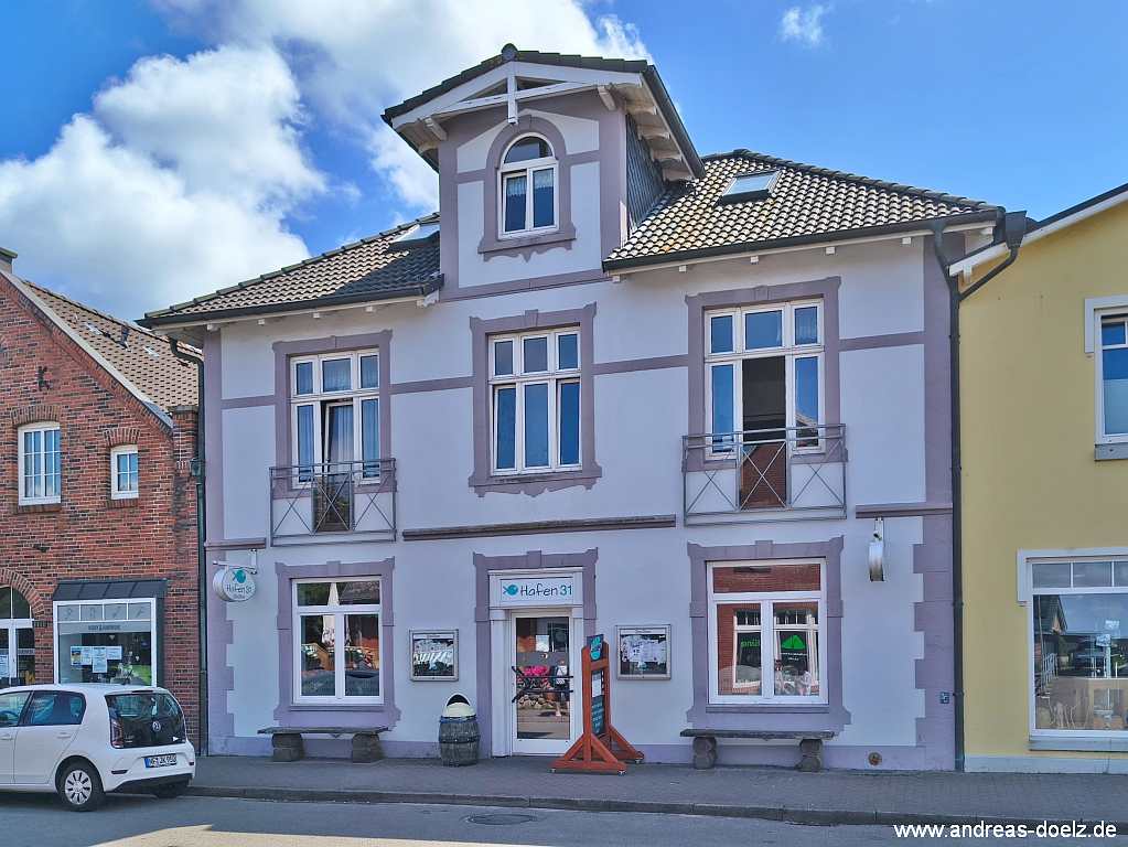 Das Bistro Hafen31 an der Inselstra&szlig;e im Zentrum von Wittd&uuml;n
