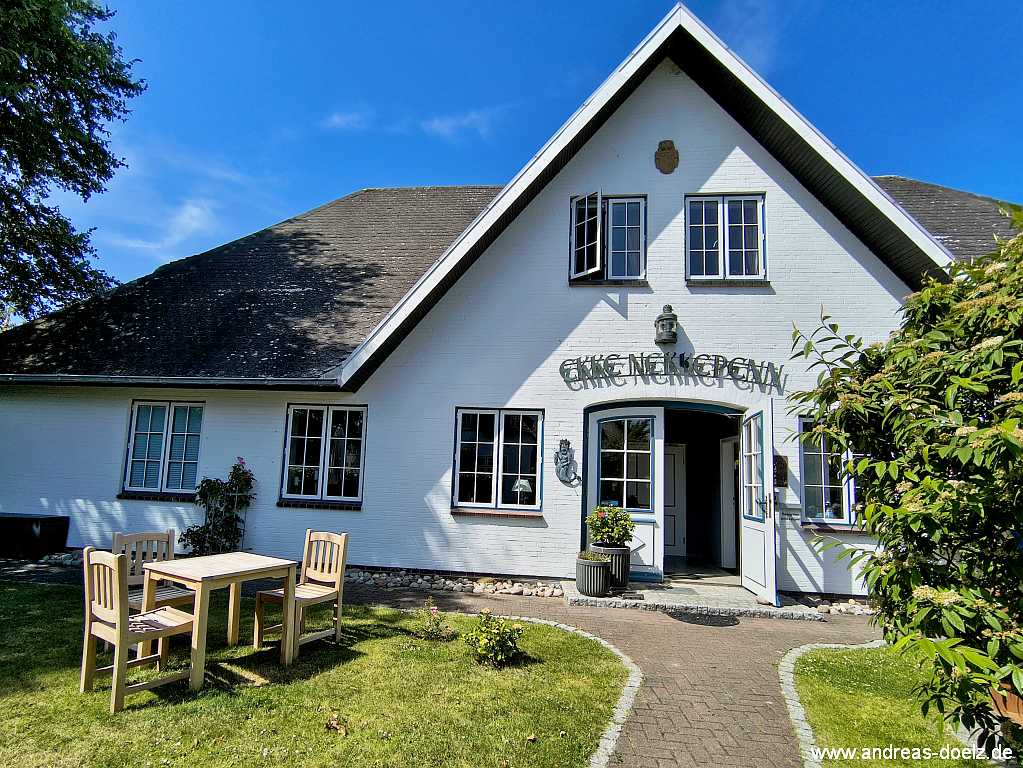 Eingangsbereich mit Garten des Hotel Ekke Nekkepenn