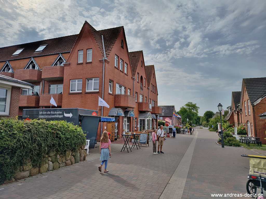 Die Hotelanlage Seeblick in der Fu&szlig;g&auml;ngerzone von Norddorf