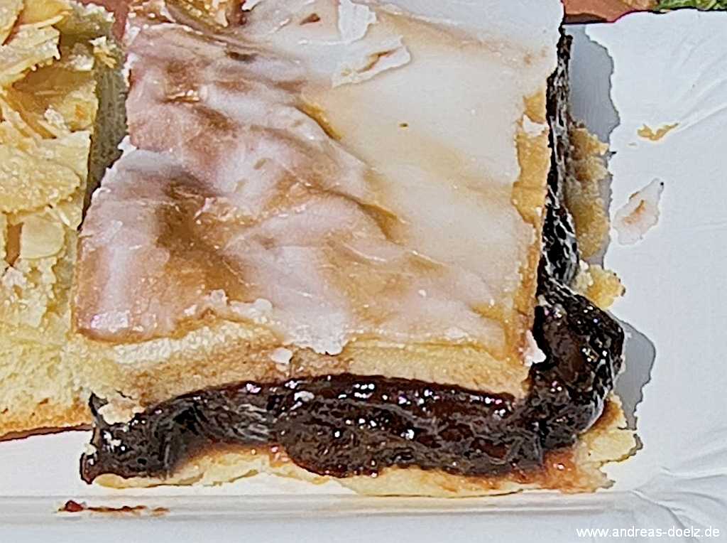 Der friesische Blechkuchen Plumpai mit Pflaumenmus