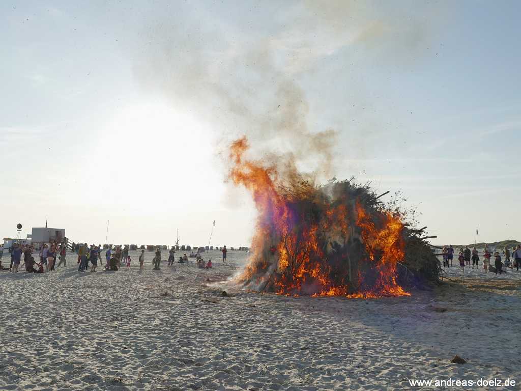 Sonnenwendfeier am Strand von Nebel auf Amrum Bild27